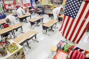 Schools abandon classes, states retreat while US president sulks over p