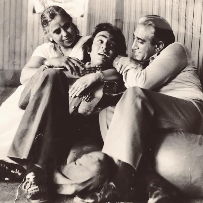 Ranjeet started doing villainous roles from his third film 'Sharmelee' with Shashi Kapoor and Rakhee. 