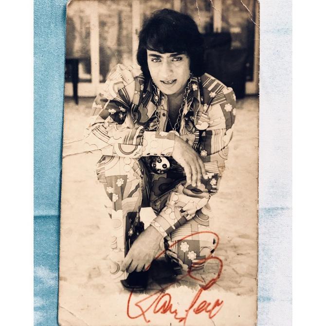Ranjeet shared this picture on his Instagram account and wrote the backstory of this throwback photo. This was his first-ever autographed photo for a fan. 