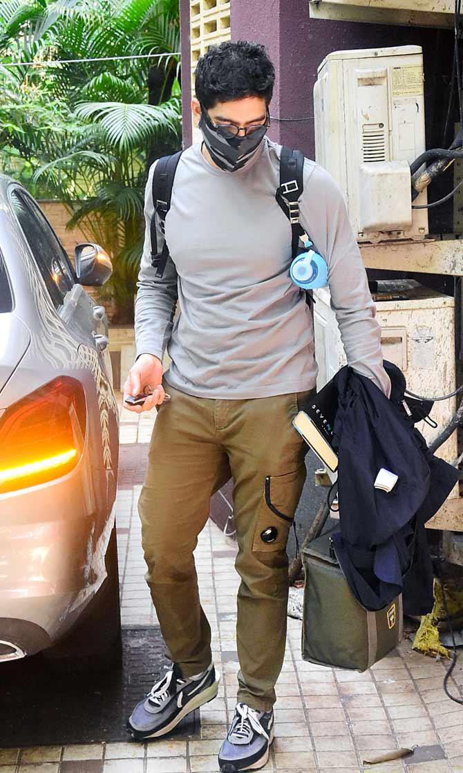 This Superhero drama also stars Amitabh Bachchan, Dimple Kapadia, Nagarjuna, and Mouni Roy.
In picture: Ayan Mukerji was also snapped in Bandra, Mumbai.