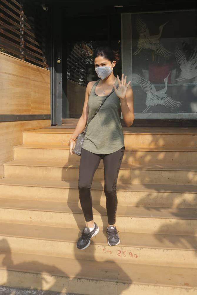 Shamita Shetty was snapped at a popular store in Juhu, Mumbai. The actress was seen wearing a pretty athleisure during her outing. All pictures/Yogen Shah