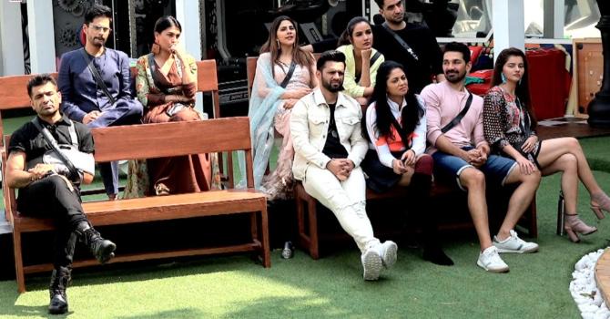 On Tuesday, Bigg Boss decided to shock the contestants with a very special round! Bigg Boss opened the doors to the Bigg Boss Ki Adalat! Filmmaker Farah Khan played the judge along with two leading journalists Amith Tyagi and Charrul Malik. The trio grilled the contestants on their performance so far in the house.