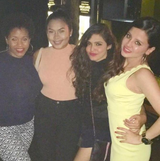 Sakshi Dhoni shared this candid throwback photo with some of her close gal pals.