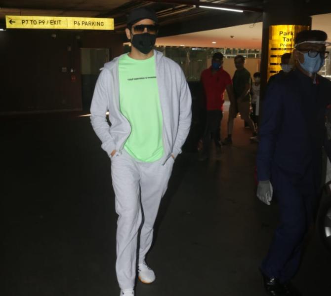 Siddharth Malhotra was also papped by the photographers at the same location. On the work front, the actor will be next seen in the biographical war action film Shershaah. The actor recently resumed shooting for the same and shared glimpses from the sets.