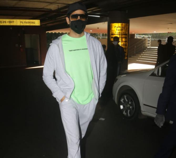 The Student of The Year star posted some snaps from the sets of his new project as he got his hair and make-up done for the shoot. In the pictures, Siddharth is seen sitting in a green room, as he gets ready for the filming. The Kapoor and Sons star is seen sporting a white apron as he gets his make-up applied through an airbrush by a makeup artist dressed in a PPE kit. Shershaah is based on the life of ParamVeer Chakra awardee Captain Vikram Batra, an officer of the Indian Army, who fought in the Kargil War in June 1999. The movie is being directed by Vishnuvardhan and co-produced by Karan Johar. It also stars Kiara Avani and Pawan Chopra in pivotal roles.
