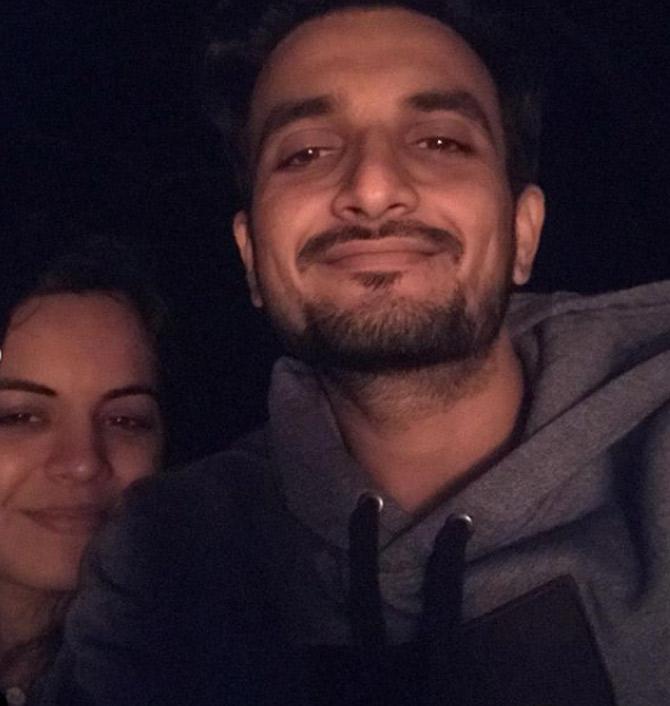 In the Ranji Trophy, after he was unable to find a spot in the Gujarat team, Harshal Patel joined the Haryana cricket team and is the current captain.
In picture: Harshal Patel with his girlfriend.