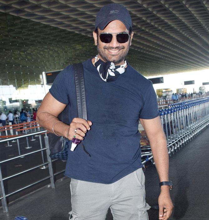 Sharad Kelkar was all smile as he posed for the photographers at Mumbai airport.