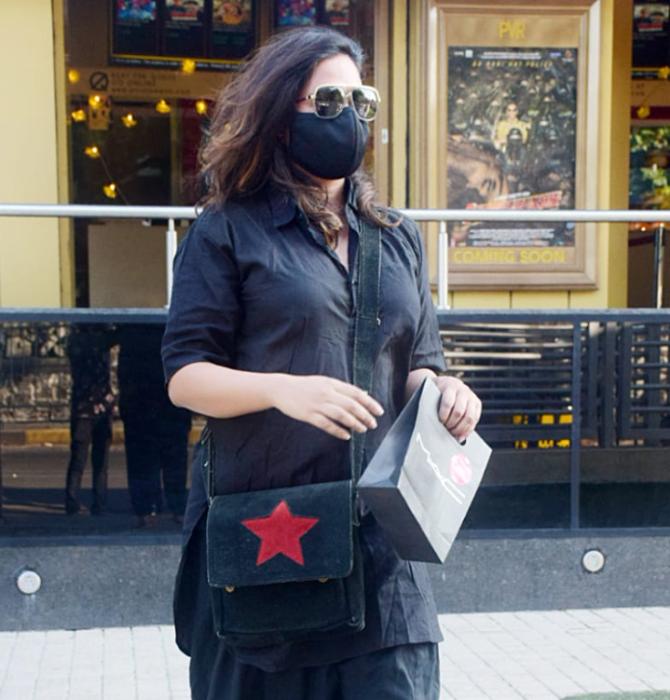 Richa Chadha was clicked shopping in Juhu. For the outing, the actress opted for a black shirt dress, and trousers. She wore a black mask to prevent the spread of COVID-19.
