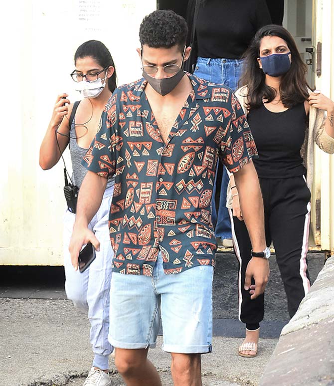 Siddhant Chaturvedi sported a printed shirt and denim shorts as he was clicked with the cast and crew at Gateway Of India. The actor will also been seen in Saif Ali Khan and Rani Mukerji-starrer Bunty Aur Babli 2.