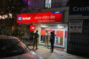 Driver of ATM filling van flees with Rs 4.25 crore in Virar