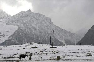 Leh freezes at minus 12.9, mercury dips across Jammu and Kashmir