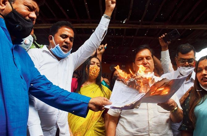 BJP leaders burn bills in protest against the inflated electricity charges, at BJP Pradesh Office, Nariman Point, in July. Pic/Ashish Raje