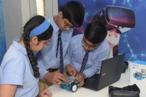 Podar International School emphasises on using technology in education