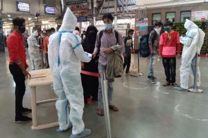 Mumbai: Queues at railway stations as passengers undergo COVID-19 tests