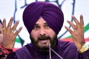Navjot Singh Sidhu stopped by police at Delhi entry point