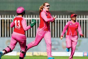 Sophie Ecclestone spins Trailblazers to 9-wicket win over Velocity