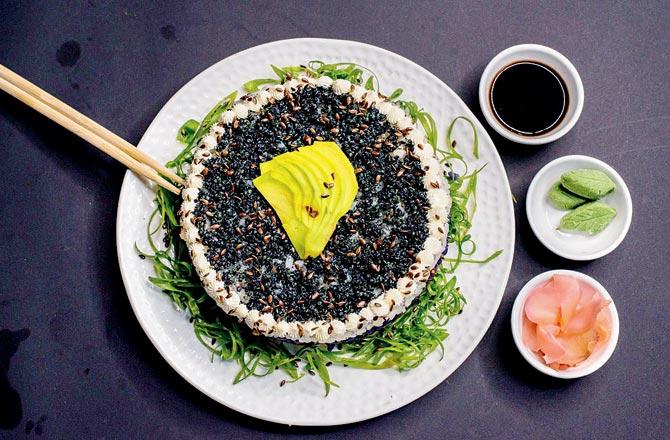 Black quinoa sushi cake
