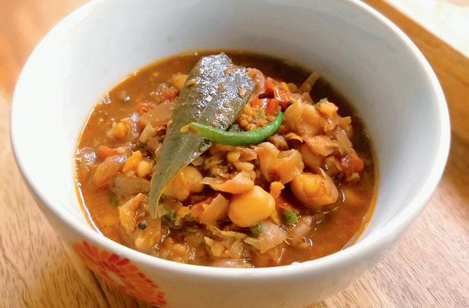 Chickpea stew with jaggery