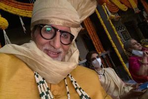 Amitabh Bachchan gets clicked as he shoots with family