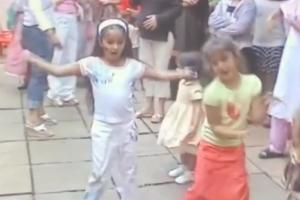 When Ananya and Shanaya danced on It's The Time To Disco on the streets