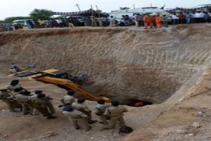 4-year-old falls in 200 feet deep borewell, Army called for help