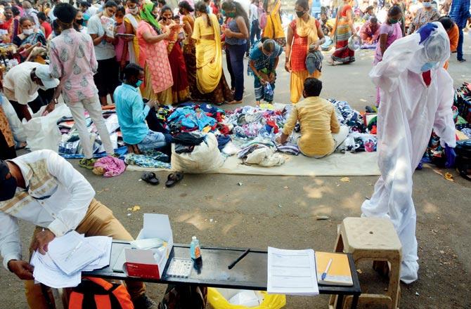 Social distancing was clearly not high on the agenda at this antigen COVID-19 test camp at Kandivli. Pic/Satej Shinde