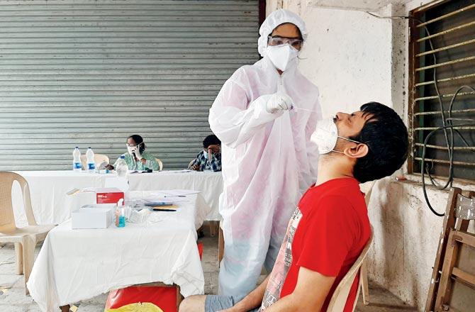 Residents of MHB colony get tested for COVID-19 at an antigen testing camp at Chunabhatti, Dahisar
