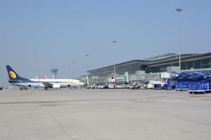 Aircraft on way to Bengaluru makes emergency landing at Mumbai airport