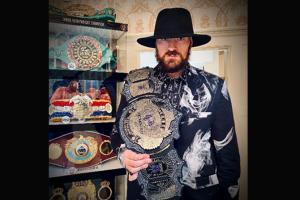Watch video: Tyson Fury gets his 'Deadman' on with Undertaker tribute