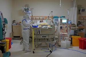 Delhi: Many hospitals run out of ICU beds with ventilators