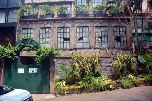 Bombay HC sets aside BMC order to demolish Kangana's bungalow