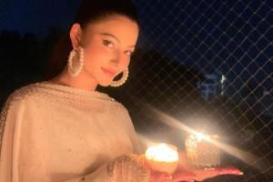 See Photo: Urvashi Rautela celebrates Karwa Chauth with family