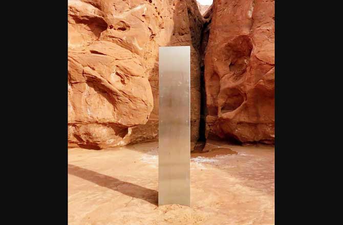 Mysterious monolith found in Utah desert