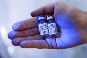 Moderna COVID-19 vaccine to cost govts $25-$37 per dose: CEO 