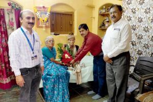 Mumbai: Central Railway's oldest train guard felicitated on 101st b'day