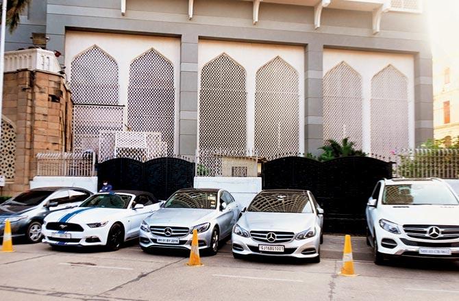 Cars parked outside the Taj Mahal hotel. Pics/Bipin Kokate