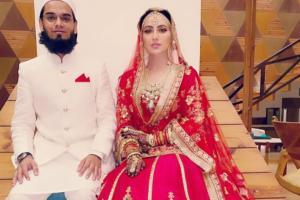See Post: Sana Khan shares a picture with husband Mufti Anas Sayed