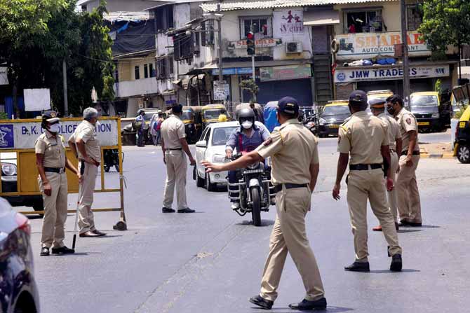 Police at a nakabandi at T junction in Dharavi. FILE PIC