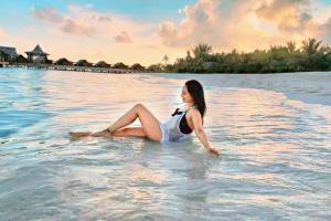 Sonakshi Sinha is enjoying her vacation in the Maldives; see photos