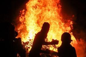 Man sets self, wife, 4-year-old son on fire; daughter manages to flee