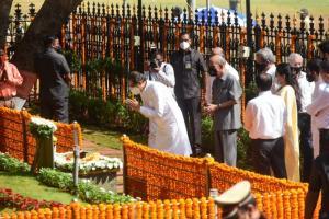 Maha leaders pay homage to Balasaheb Thackeray on death anniversary