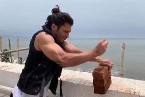 These physical feats performed by Vidyut Jammwal will leave you awestru