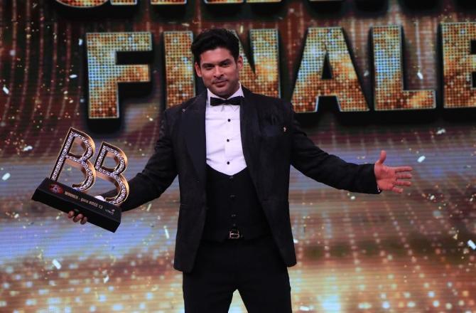 Sidharth Shukla was often taunted for being in the bad books of the viewers due to his constant fights with other contestants inside the Bigg Boss house. But in the end, Sidharth defeated all the contestants and emerged as the winner of Bigg Boss 13.