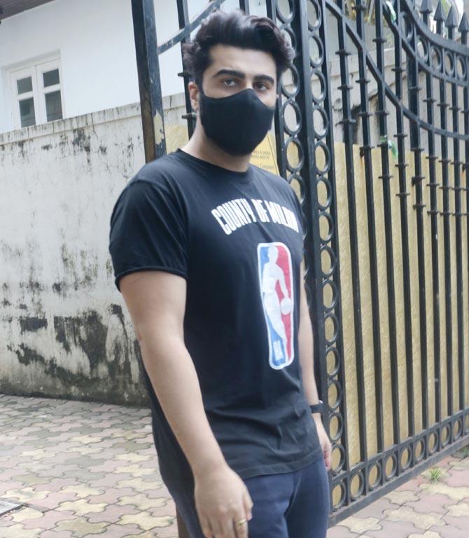 Arjun Kapoor, who recently recovred from COVID-19, was also spotted in Juhu.