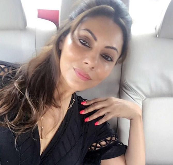 Gauri Khan is the rock behind Shah Rukh Khan. But you would be surprised to know that it wasn't the case at the beginning of SRK's career. 