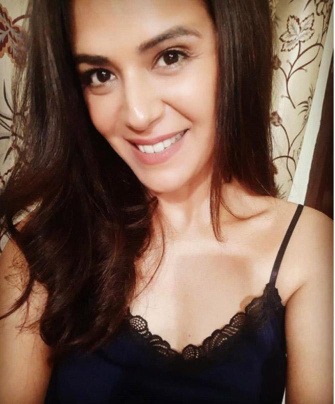 Her effervescence and charm gave her the chance to host the second and fourth seasons of Jhalak Dikhhla Jaa, as well as anchor other shows like Entertainment Ke Liye Kuchh Bhi Karega, Shaadi Teen Crore Ki, Star Ya Rockstar and Comedy Nights Bachao.
