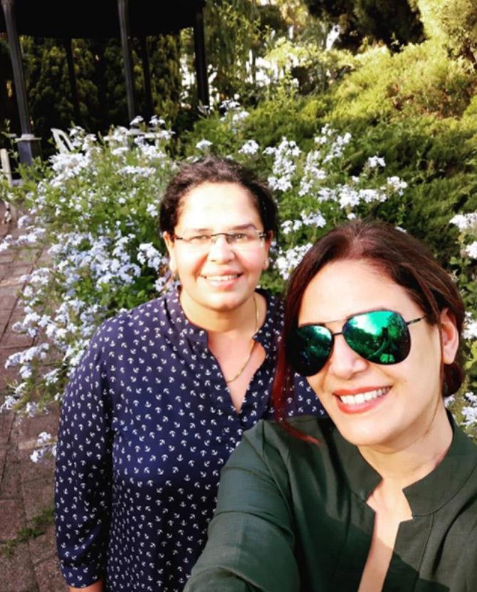 Mona Singh has an elder sibling - sister Sona Singh who is settled abroad. Mona and her parents often take trips to Sona's house to spend time with her.
In picture: Mona Singh with her sister.
