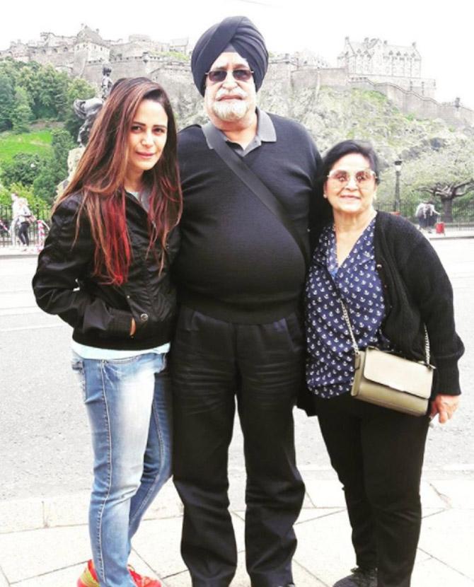 Mona Singh's father is an ex-Army officer. Colonel (Retired) Jasbir Singh is a native of Chandigarh, Punjab. Her mother Rani Singh is a homemaker and has been the pillar of strength for the family.
In picture: Mona Singh with her parents.