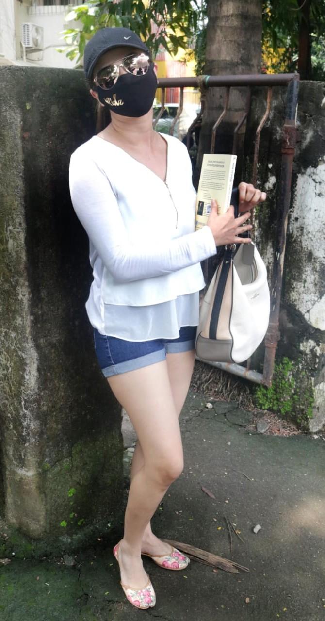 Bahu Hamari Rajni Kant fame actress Ridhima Pandit was clicked outside a popular salon in Juhu. The 30-year-old looked cute in her white shirt dress and denim shorts.