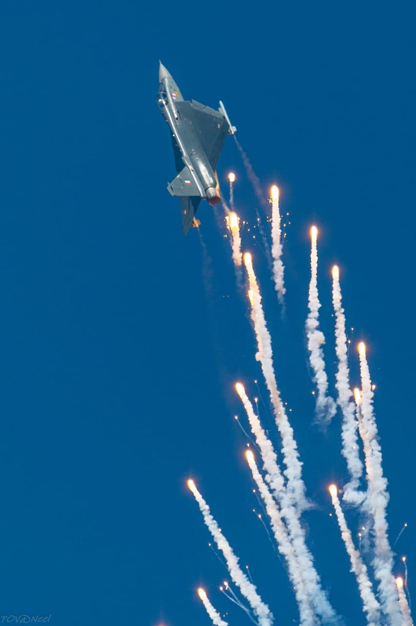 Airforce fighter jet carrying out the vertical Charlie maneuver.